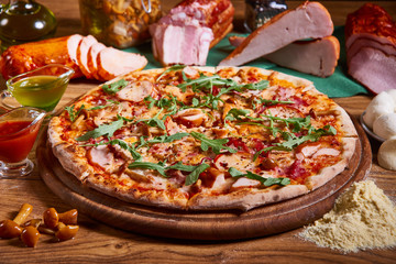 Delicious italian pizza served on wooden table. sliced pizza. tasty pizza composition