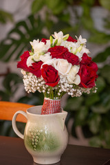 Detail of bride's roses bouquet 