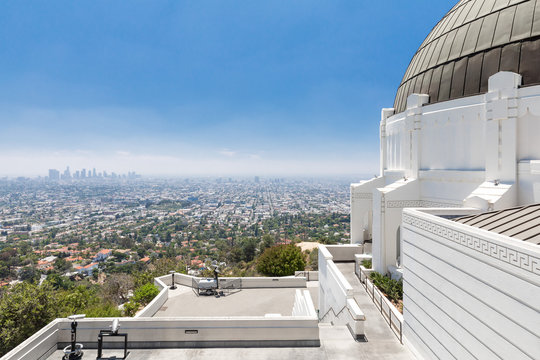 Wide angle view of a white terrace overlooking the city of Los Angeles in a sunny summer day