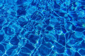 Fototapeta na wymiar Clear blue water in swimming pool