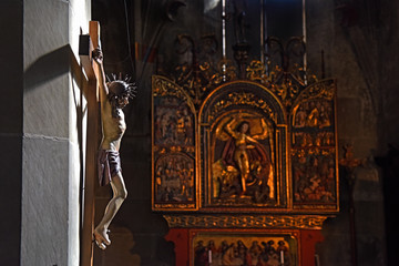Kruzifix in der St. Michael Kirche in Schw&auml;bisch Hall, Baden W&uuml;rttemberg/ Deutschland