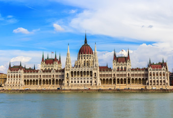 Fototapeta premium Hungarian Parliament on the Danube in Budapest