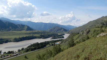 Fototapeta na wymiar view of the Katun river from the Tolgoek plateau in the Altai mountains