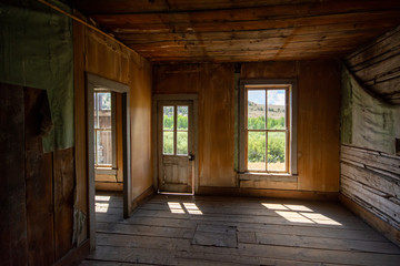 Fototapeta premium empty room and sun