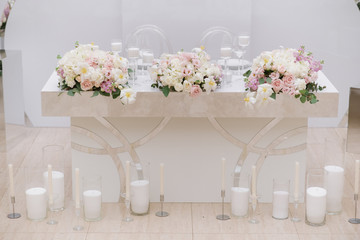 Stylish decor for a modern classic wedding. Table of the groom and bride