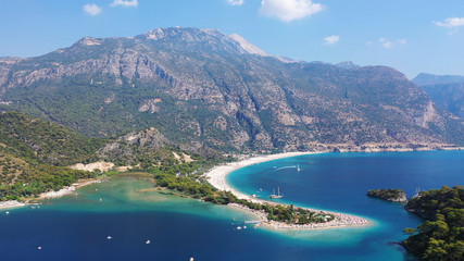 Fototapeta premium Oludeniz Blue Lagoon. Oludeniz is a amazing beach on the southwest coast of Turkey.