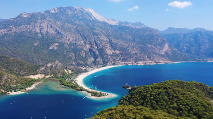 Fototapeta premium Oludeniz Blue Lagoon. Oludeniz is a amazing beach on the southwest coast of Turkey.