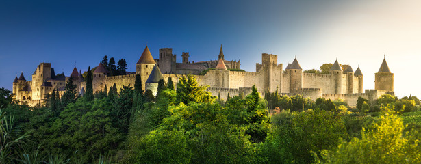 Carcassonne bei Tag und Nacht