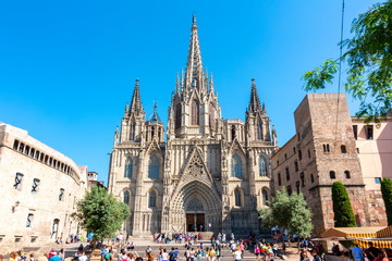 Cathedral of Holy Cross and Saint Eulalia in Gothic quarter, Barcelona, Spain - obrazy, fototapety, plakaty