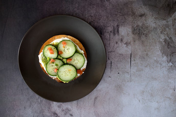 Bagel with Cucumbere