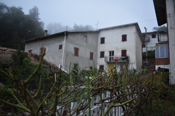 Fototapeta na wymiar Ramiseto - Pueblo italiano de la montaña