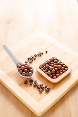 Café tostado recubierto de chocolate dulce 