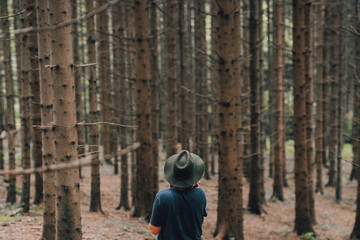 Fototapeta premium Girl in Forrest