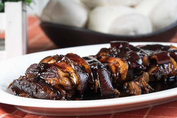 braised sweet soy pork belly with plain steamed buns