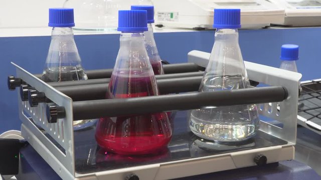Equipment for chemical industry and laboratories, system of agitation and stirring of chemical components