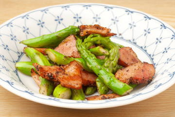 アスパラとベーコンの炒め物