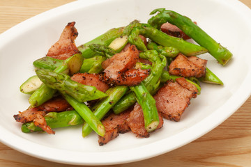 アスパラとベーコンの炒め物