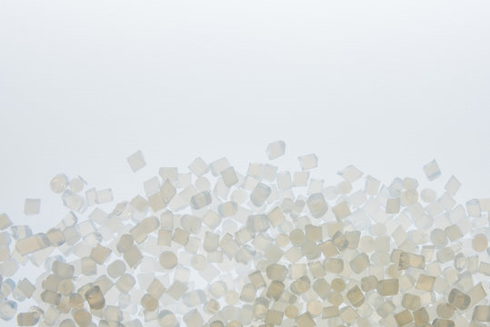 Biodegradable plastic pellets made from starch and renewable sources