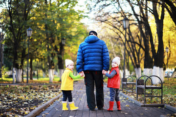 Children walk in the autumn park