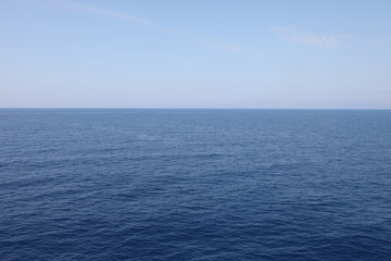 Obraz premium simple sea and blue sky background