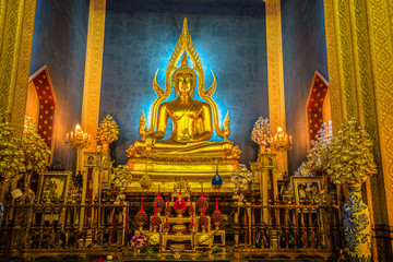 The golden Phra Buddha Chinnarat in chapel. Wat Benjamabopit The Marble Temple (Wat Benchamabophit)is one of the most significant temples in Bangkok for it's the combination of profound beauty and re