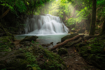 Obraz premium Mae Huai Khamin Waterfall is a beautiful waterfall in Kanchanaburi.