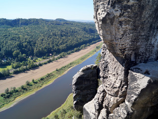 Ausblick auf die wunderschöne Landschaft rund um die Feldformationen der sächsichen Schweiz