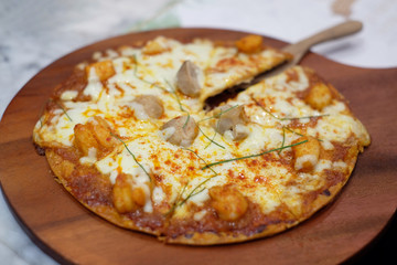 small pizza tom yum kung