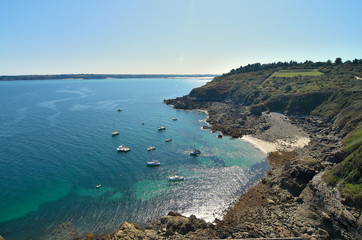 Fototapeta premium le cap frehel avec vue sur la baie de la fresnaye