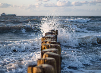 Splashing wave