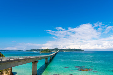 Fototapeta premium 夏の角島大橋（山口県）