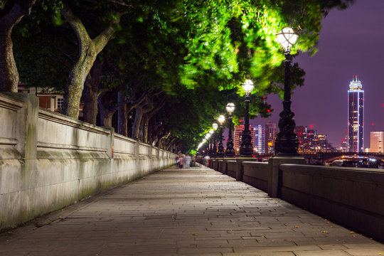 Albert Embankment Walk