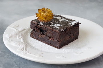 Brownies on applesauce and spelled flour with flowers