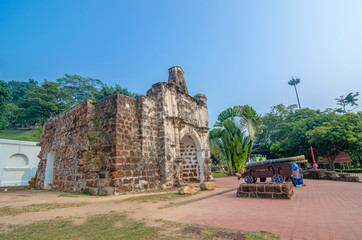 Fototapeta na wymiar MALACCA, MALAYSIA - OCTOBER 19: Porta de Santiago as known as Famosa facade on October 19, 2015 in Malacca, Malaysia. Famosa was built in 1511 by Alfonso D'Alboquerque