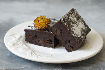 Brownies on applesauce and spelled flour with flowers