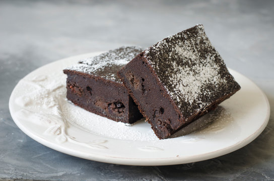 Brownies on applesauce and spelled flour with flowers