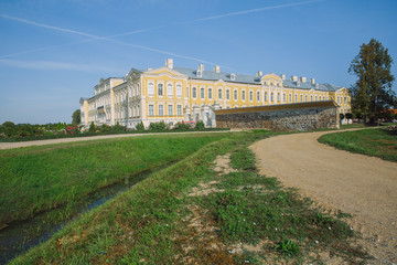Obraz premium City Rundale, Latvia Republic. Park with old castle. Trees and walking area. Sep 9. 2019 Travel photo.