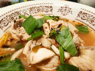 Tom Yum Chicken with Parsley ,sour and spicy