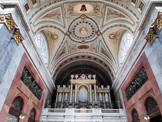interno chiesa esztergom