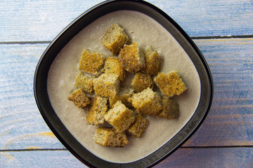 Cream soup of mushrooms with breadcrumbs