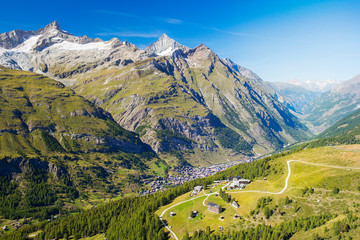 Fototapeta na wymiar picturesque landscape with wild nature in the Swiss Alps