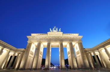 Brandenburger, gate, Berlin, Germany, historical, architecture, building, night, light up, illumination, sculpture, statue, landmark, old, history, travel, tourism, German, cityscape, Europe, European © tktktk