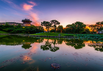 Fototapeta premium skyline sunset at hwaseong fortress suwon, south korea