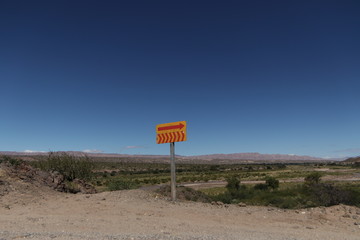 Arrow to the right sign in desert