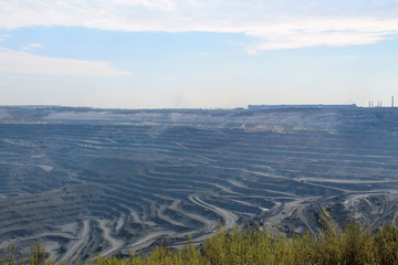 Open pit ore mining. Добыча руды открытым способом, карьер