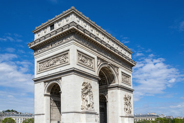 Fototapeta na wymiar Vue sur l’arc de Triomphe de l’étoile – Paris, France