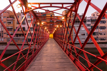The Eiffel Bridge on the Onyar River at dusk in Girona, Catalonia (Spain) © Jorge Fuentes