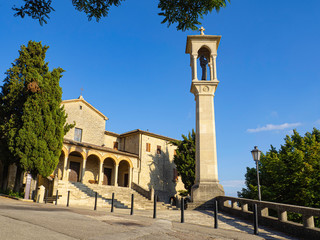 Obraz premium Iglesia de San Quirino en la República de San Marino, Italia, verano de 2019