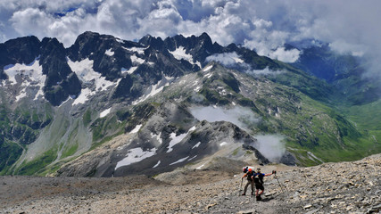 Obraz premium Arrivée sur le Mont Buet dans la vallée de Chamonix - France