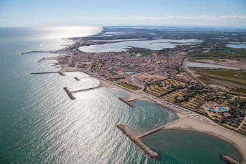 Delta du Rhône vue du ciel entre Aigues morte et saintes maries de la mer